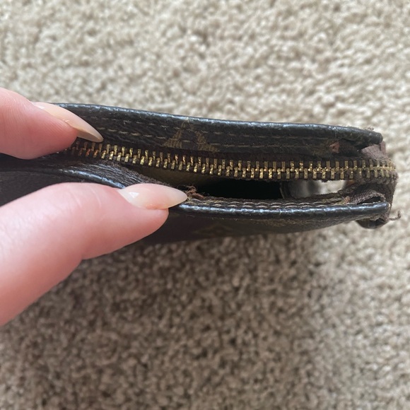 Price cut!  Louis Vuitton wallet. - Picture 4 of 6